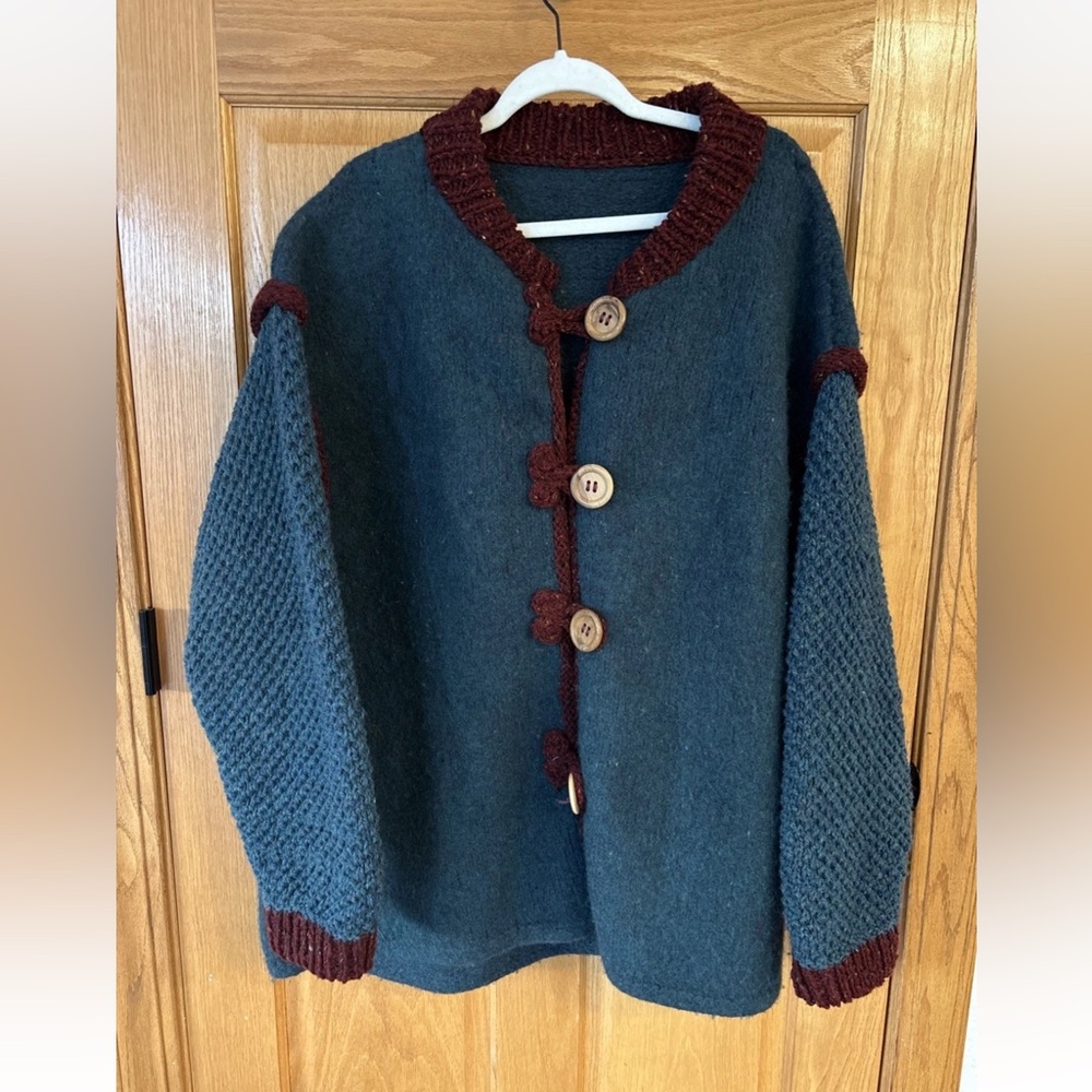 VTG 100% Wool Warm Jacket Coat Sweater Large Wood Buttons Cozy Knitted Sleeves